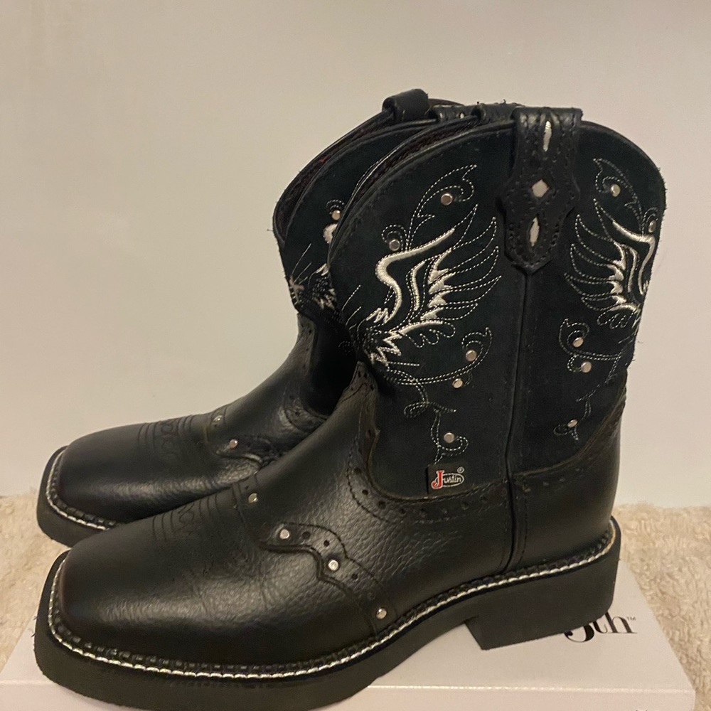 Embellished Black Justin Gypsy Cowgirl Boots